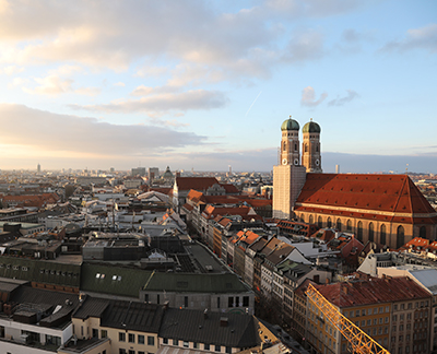 Zeigt München mit Blick auf die Frauenkirche