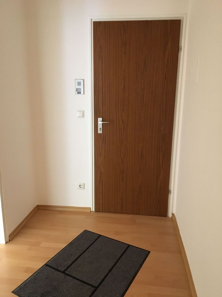 Flur 1 768x1024 - Renovierte 2-Zimmer-Wohnung mit Balkon in Obermenzing